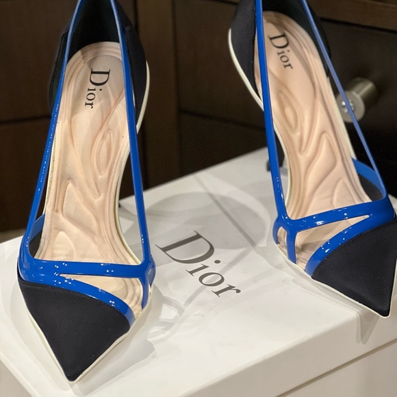 authentic never worn Christian Dior  comes with original box and tag.  size 38 - Picture 2 of 6